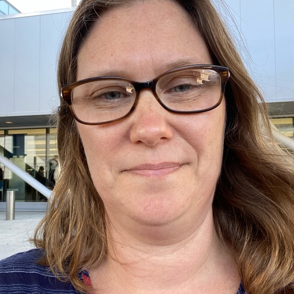 Meet your Posher, Christie - Picture 2 of 4